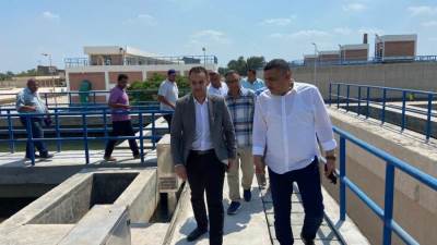 أشرف فتحي يتفقد سير العمل بمحطات مياه الشرب والصرف والمرافق بدمياط الجديدة