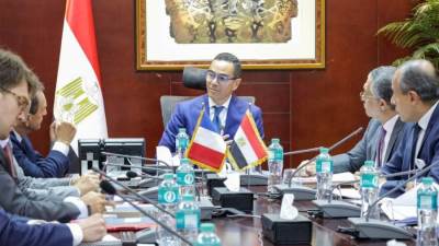 وزير الاستثمار والتجارة الخارجية يستقبل سفير فرنسا بالقاهرة