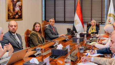 وزيرة البيئة تلتقى رئيس مجلس أمناء مؤسسة شباب القادة YLF