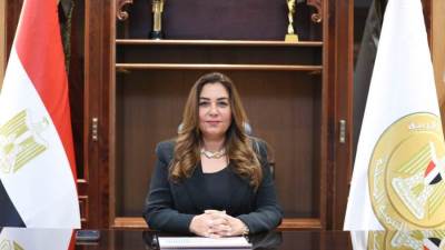 وزيرة التنمية المحلية تستعرض تقريراً حول إزالة التعديات علي أراضي الدولة