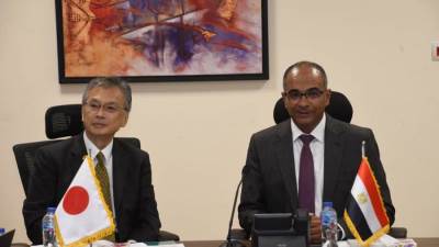 نائب وزير الإسكان يبحث أوجه التعاون مع سفير اليابان بالقاهرة