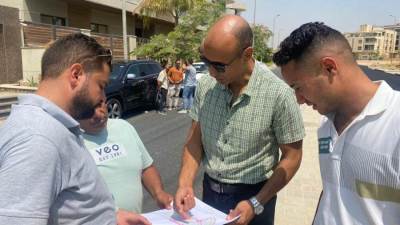 عبدالرؤوف الغيطي يتابع أعمال الطرق بمنطقة امتداد النرجس وغرب الجولف بالقاهرة الجديدة
