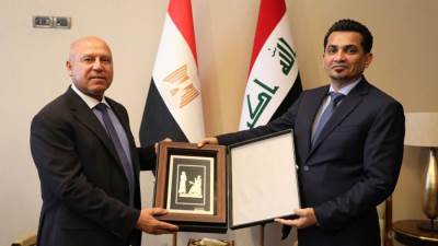  وزير الصناعة والنقل يلتقي وزاء النقل والإعمار والإسكان بدولة العراق