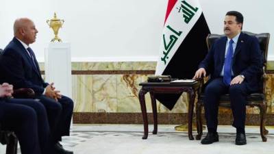 رئيس مجلس الوزراء العراقي يستقبل وزير الصناعة والنقل