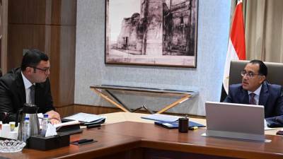 رئيس الوزراء يتابع مع وزير الإسكان عددا من ملفات عمل الوزارة