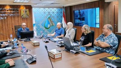 سيد إسماعيل يتابع مع شركاء التنمية الأساليب الجديدة في معالجة مياه الصرف الصحي