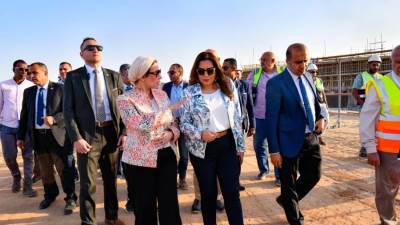 وزيرتا البيئة والتنمية المحلية تتفقدان مراحل انشاء البنية التحتية لمدينة المخلفات بالعاشر