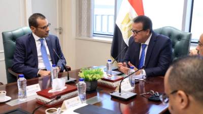 وزير الصحة والسكان يستقبل رئيس اتحاد المستشفيات العربية