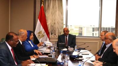 وزير الكهرباء يراجع خطة تشغيل المحطة الشمسية الحرارية بالكريمات
