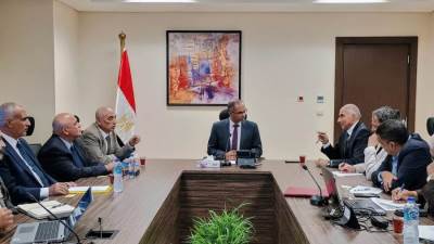 نائب وزير الإسكان يعقد اجتماعاً لمتابعة موقف التطور العمراني والطرق بالشيخ زايد