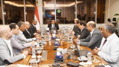 الشربيني يبحث استخدام الحلول المتطورة لإدارة وتشغيل منظومة مياه الشرب والصرف الصحى