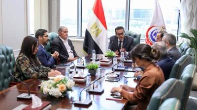 وزير الصحة والسكان يلتقي ممثلي شركتين لبحث تعزيز استخدام التكنولوجيا بالقطاع الصحي