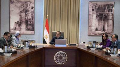 رئيس الوزراء يُتابع مع وزيرة البيئة عدداً من ملفات العمل