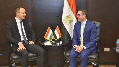 وزير الاستثمار يستقبل وزير الخارجية والتجارة المجري