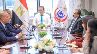 وزير الصحة والسكان يتابع الخطوات التنفيذية لتفعيل الهيكل المؤسسي لوزارة الصحة والسكان