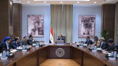 رئيس الوزراء يتابع مع وزير قطاع الأعمال العام عددا من ملفات العمل