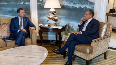 وزير الخارجية يلتقي المبعوث الأمريكي للسودان