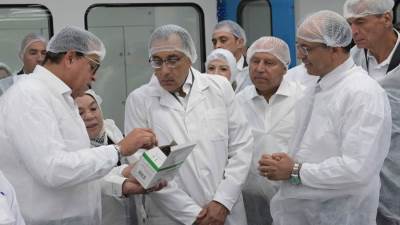 رئيس الوزراء يتفقد مصنع "أكديما انترناشيونال" التابع للشركة العربية للصناعات الدوائية