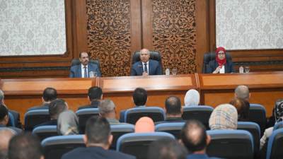وزير الصناعة والنقل يبحث مع محافظ ومستثمري سوهاج تحديات المناطق الصناعية