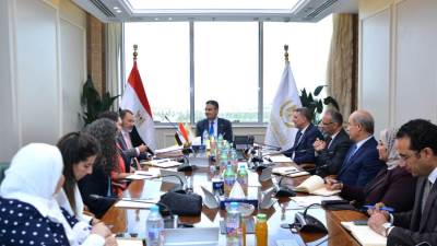 وزير التموين والتجارة الداخلية يجتمع مع وفد من البنك الدولي