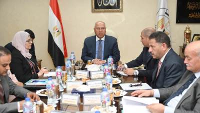 وزير الصناعة والنقل يترأس اجتماع الهيئة العامة لتنفيذ المشروعات الصناعية والتعدينية