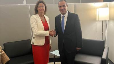 وزير الخارجية والهجرة يلتقي نظيرته السلوفينية