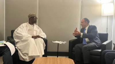 وزير الخارجية والهجرة يلتقي مع وزير خارجية مالي