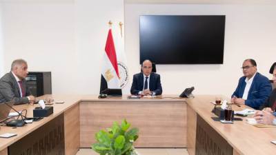 وزير الري يتابع موقف إستلام أراضى طرح النهر من هيئة التعمير