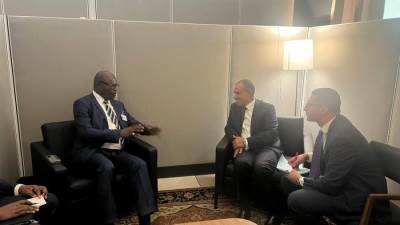 وزير الخارجية والهجرة يلتقي وزير خارجية الجابون