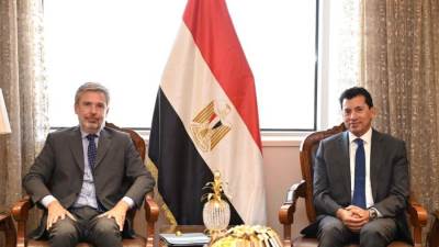 وزير الشباب والرياضة يستقبل السفير الإيطالي بالقاهرة