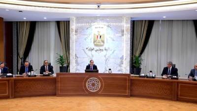 رئيس الوزراء يلتقي السفراء المنقولين لتولي رئاسة البعثات الدبلوماسية والقنصلية المصرية بالخارج