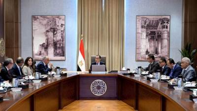 رئيس الوزراء يُتابع جهود تحلية مياه البحر