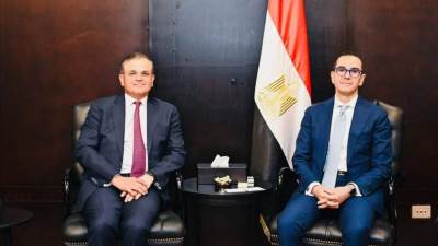 وزير الاستثمار يلتقي وفد بنك ستاندرد تشارترد العالمي