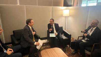 وزير الخارجية والهجرة يلتقي بمدير برنامج الأمم المتحدة الإنمائي