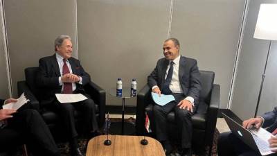 وزير الخارجية والهجرة يلتقي نظيره النيوزيلندي