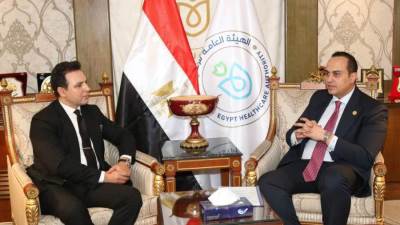 رئيس الرعاية الصحية يلتقي الرئيس المؤسس لمجموعة أكيوميد العالمية