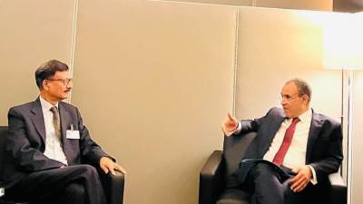 وزير الخارجية والهجرة يلتقي بوزير خارجية بنجلاديش