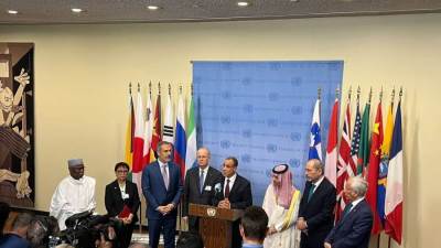 وزير الخارجية والهجرة يشدد على الرفض الكامل لأن تكون هناك دولة فوق القانون