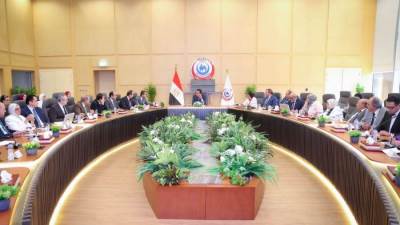 وزير الصحة يترأس اجتماع الجنة العليا للمؤتمر العالمي للسكان والصحة والتنمية البشرية