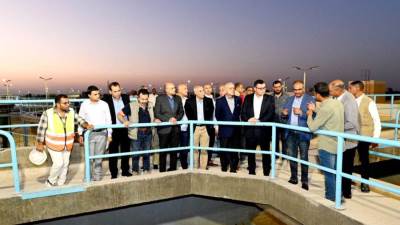 وزير الإسكان ومحافظ الأقصر يتفقدان محطة تنقية مياه الشرب بمدينة طيبة الجديدة