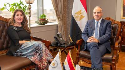 وزير الري يلتقي سفيرة الولايات المتحدة الأمريكية بالقاهرة