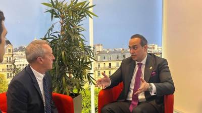 رئيس الرعاية الصحية يبحث سبل التعاون مع جمعية الرعاية الصحية الفرنسية