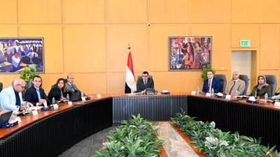 وزير الإسكان يتابع موقف تنفيذ وحدات سكن لكل المصريين بالمدن الجديدة