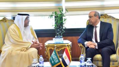 وزير الطيران المدني يلتقي وزير الدولة وعضو مجلس الوزراء السعودي