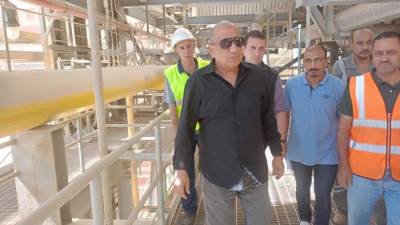 وزير الكهرباء يقوم بزيارة مفاجئة لمحطة توليد كهرباء العين السخنة