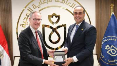 رئيس الرعاية الصحية يلتقى السفير السويدي وكبرى الشركات السويدية لدى مصر
