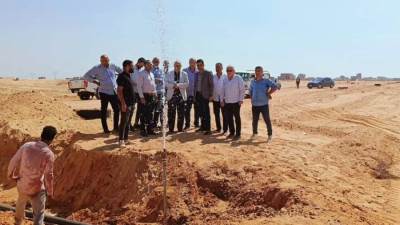 كمال بهجات يتفقد موقف مشروعات المرافق بالمناطق المضافة لمدينة العبور الجديدة