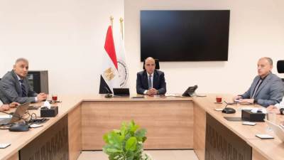 وزير الري يتابع إستعدادات مصلحة الميكانيكا والكهرباء للموسمين الشتوي والصيفى القادمين