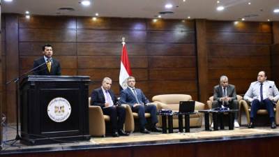 وزير الشباب والرياضة يبحث الفرص الاستثمارية وتسريع وتيرة تطوير الإنشاءات