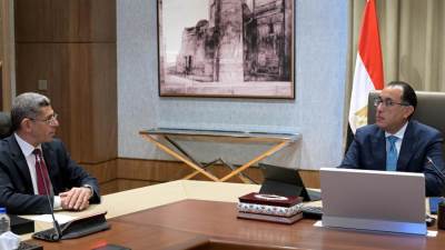 رئيس الوزراء يتابع مع الرئيس التنفيذي لوكالة الفضاء المصرية ملفات العمل